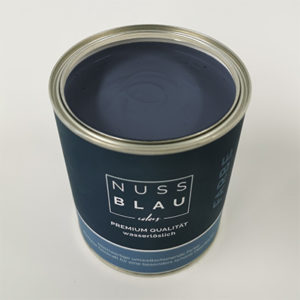 Midnight Blue passt perfekt zu ausgewählten IKEA Möbeln: Jarsta Front für Metod Küche, Ravaror Tagesbett, Vimle Textilsofa und Kongsfjord Boxspringbett. Farbtöne für Ikea Möbel, vonmuto.living, Trendfarben, Heritage, Sommer.