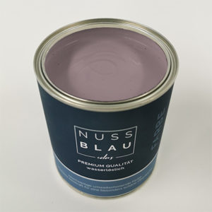 Edles Flieder mit einem leichten Grauanteil, das macht Romantic Mauve aus. Erhältlich als Wandfarbe, Möbelfarbe Interior und Exterior. Farbtöne für Ikea Möbel, vonmuto.living, Trendfarben, Heritage, Sommer.