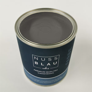 Tahiti Grey ist ein warmes, sehr dunkles Grau und entspricht bis zu 100% der Farbe vieler Ikea Fronten der Pax, Metod und Platsa Serie. Farbtöne für Ikea Möbel, vonmuto.living, Trendfarben, Heritage, Sommer.