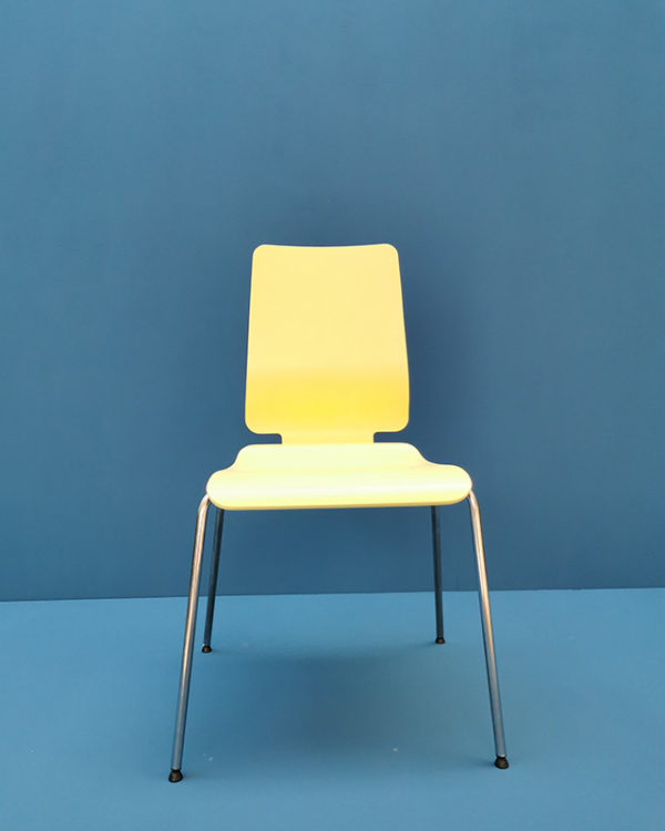 NUSSBLAU Wandfarbe in Modern Petrol und Möbelfarbe Interior in Lemon Cake
