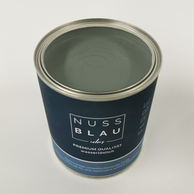vonmuto.living Green No. 1 ist die Signature Color von Marietta Kiesling und das schönste Grün, das ihr je gesehen habt. Ein satter dunkler Salbeiton, rauchig schön und ganz ohne Gelb oder Blau. Einfach nur Grün. Farbtöne für Ikea Möbel, vonmuto.living, Trendfarben, Heritage, Sommer.