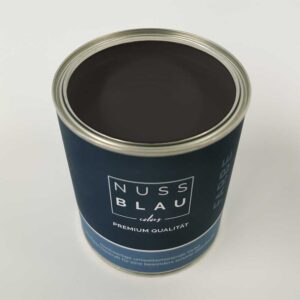 NUSSBLAU Dark Chocolate ist ein fast schwarzes Braun und ideal für eure Haustüre. Farbtöne für Ikea Möbel, vonmuto.living, Trendfarben, Heritage, Sommer.