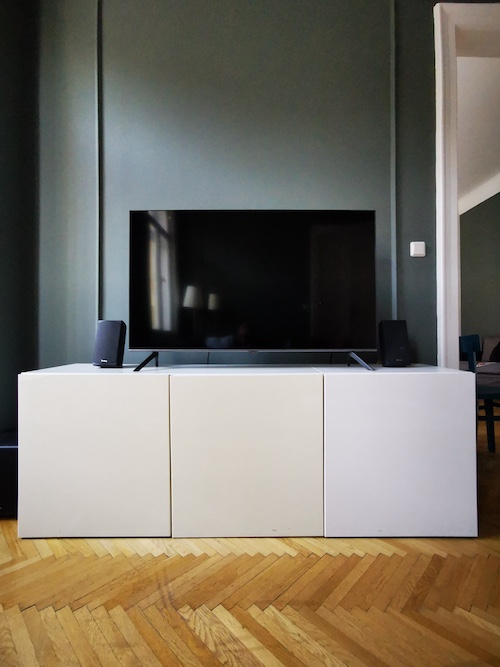BESTA weiss vorher IKEA Billy und Malm in NUSSBLAU Midnight Blue gestrichen.